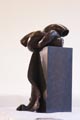 Fotodocument bronzen beeld kleren steek